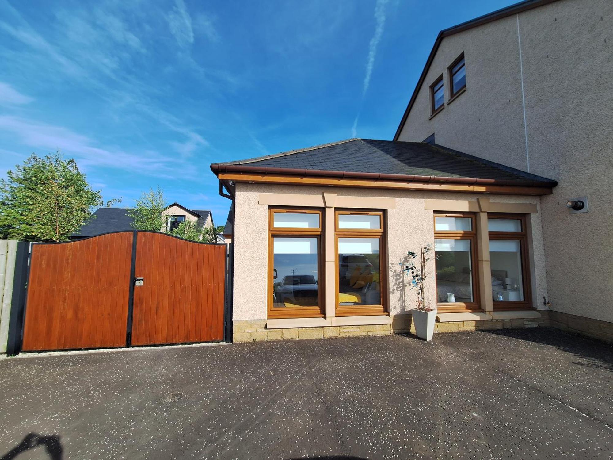 Lanarkshire Apartment- Views- Sleeps 4- Balcony Larkhall  Zewnętrze zdjęcie