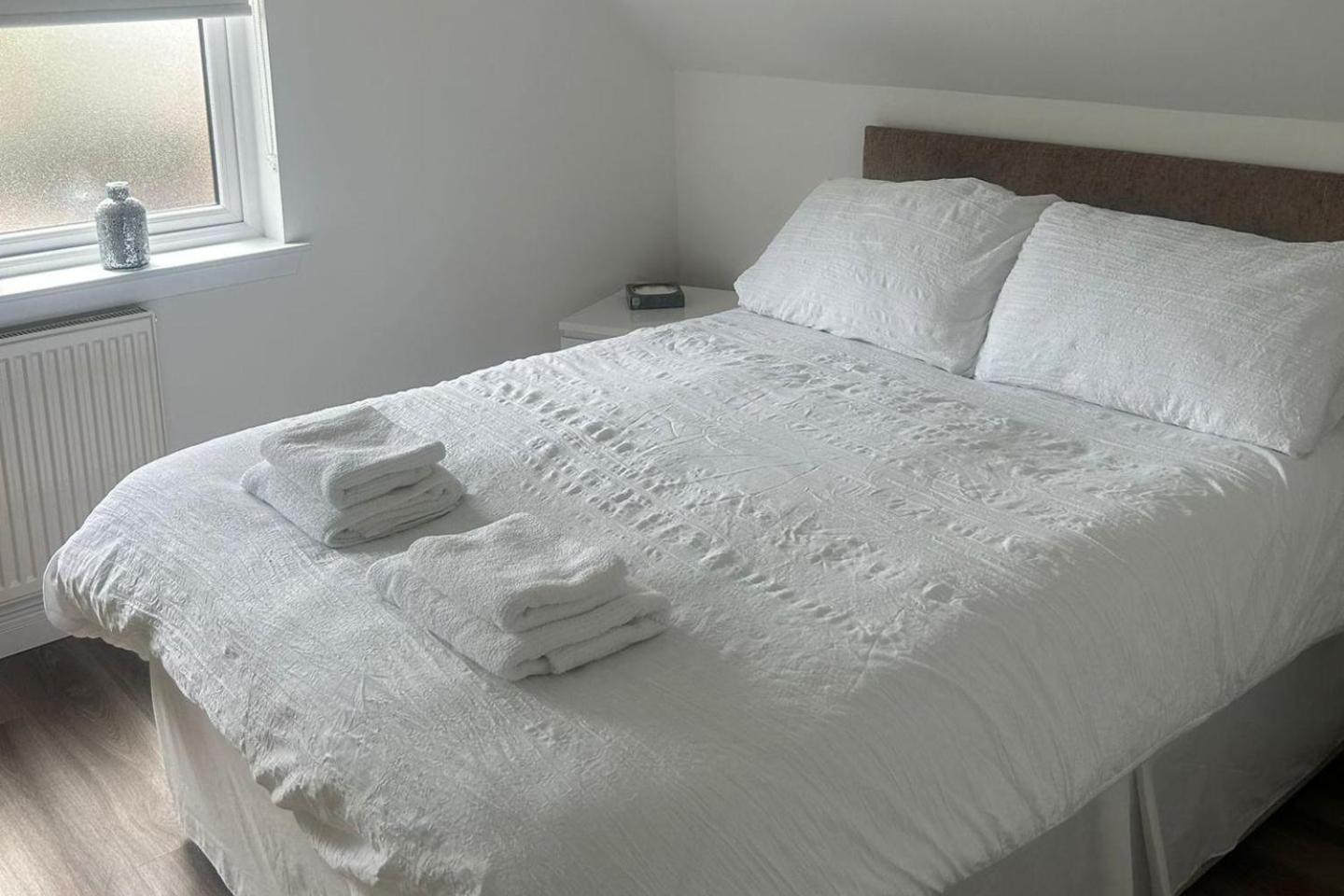 Lanarkshire Apartment- Views- Sleeps 4- Balcony Larkhall  Zewnętrze zdjęcie