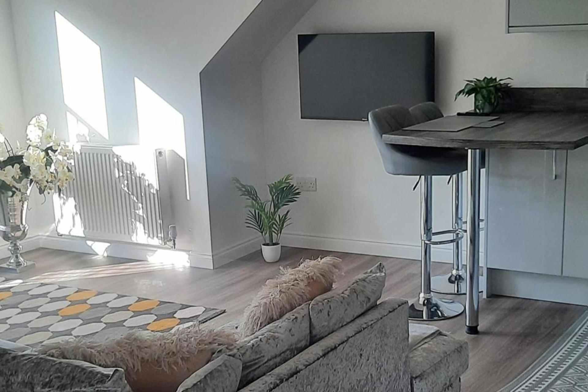 Lanarkshire Apartment- Views- Sleeps 4- Balcony Larkhall  Zewnętrze zdjęcie